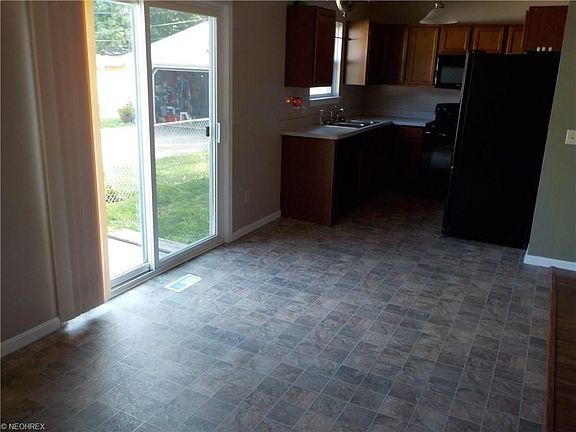 5th image of 900 E 332nd St