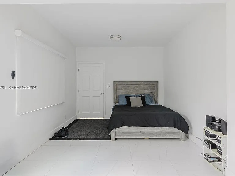 2621 SW 12th Ter — Photo 5