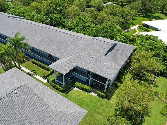 3rd image of 1200 SE Parkview Place #F5