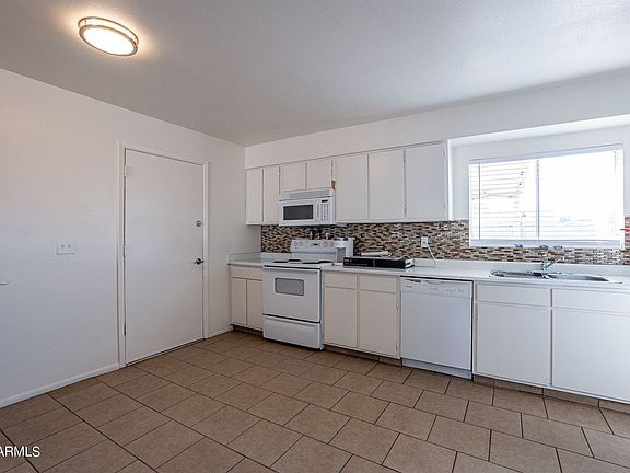 4th image of 5826 N 70th Ave
