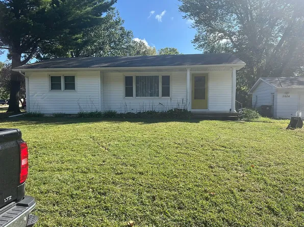 1604 S Forest Rd, Cedar Falls, IA 50613