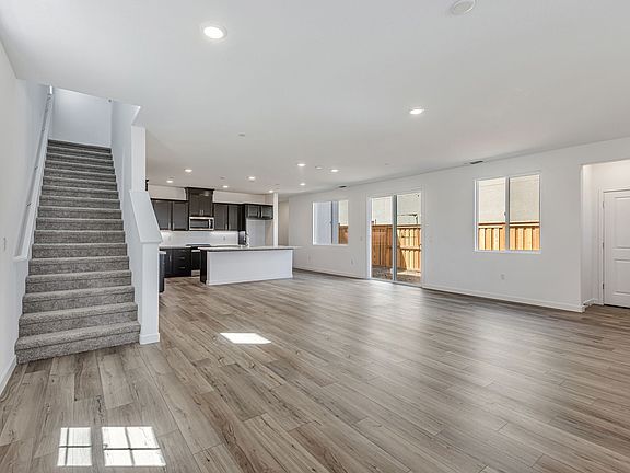 3rd image of 639 E Diaz Ln