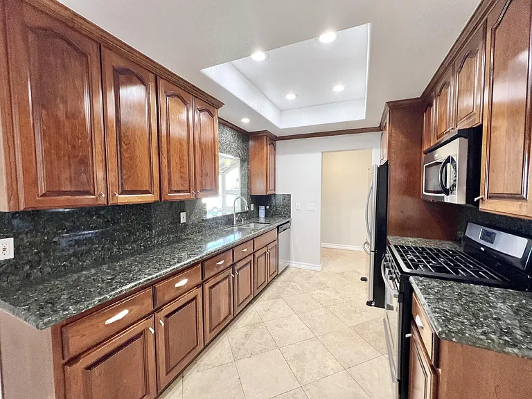 2494 Lone Oak Dr — Photo 25