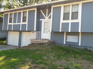 1626 SE Royal St, Oak Grove, MO 64075