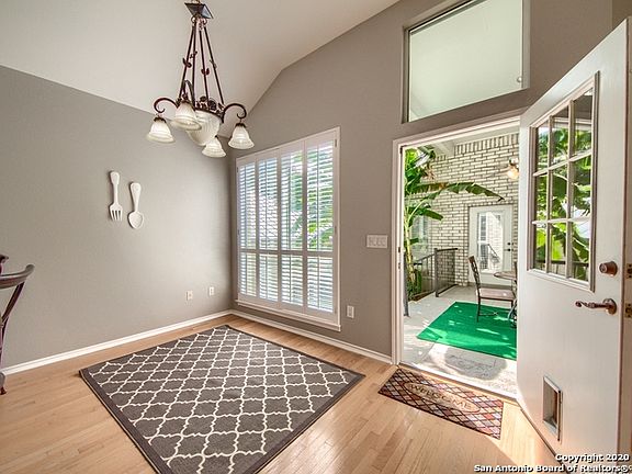 4th image of 6 Fonthill Way