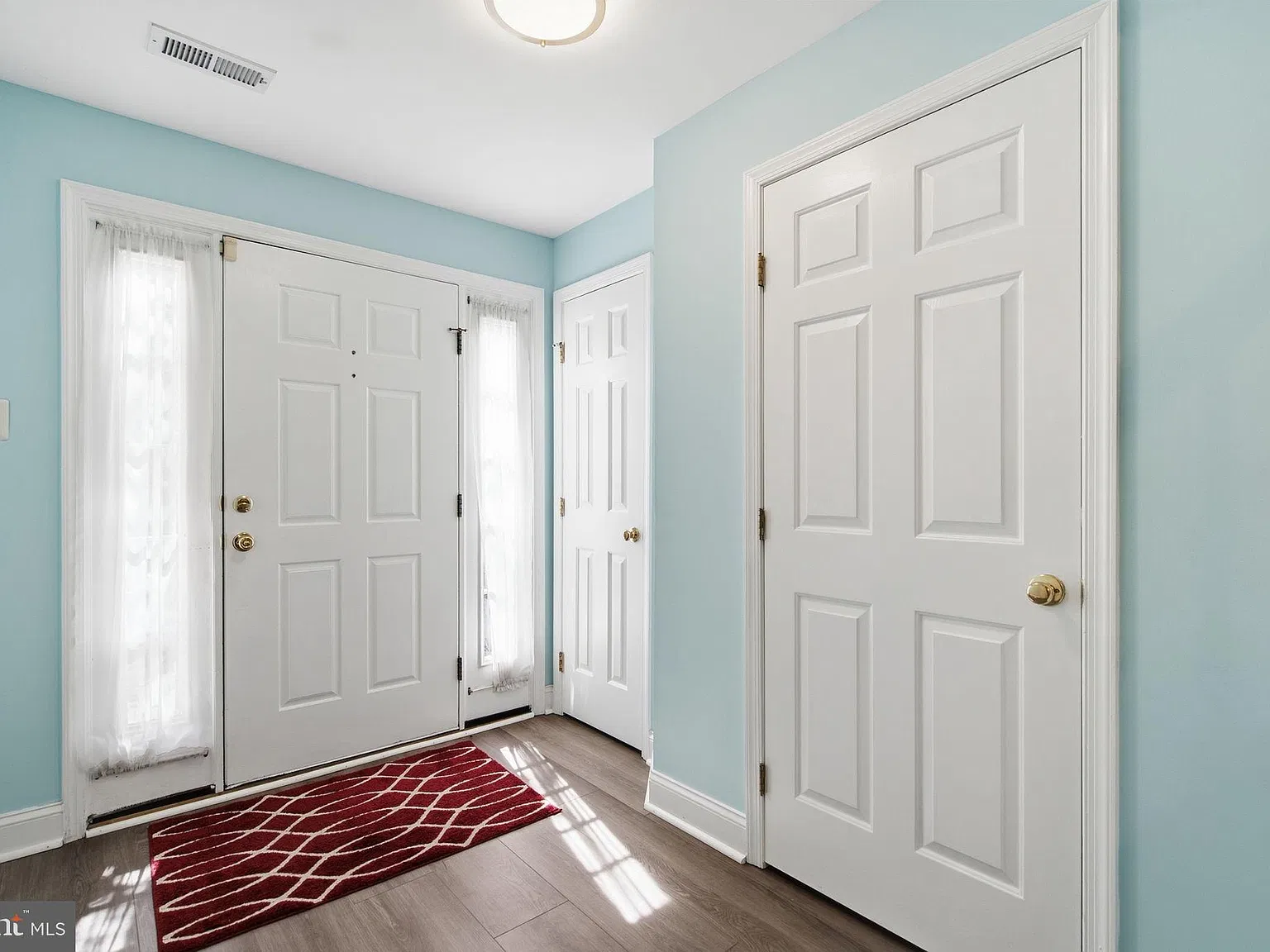3 bed, 3.0 bath, 2330 sqft, $3,495 — Photo 4