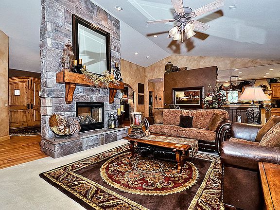 5th image of 17890 Queensmere Dr