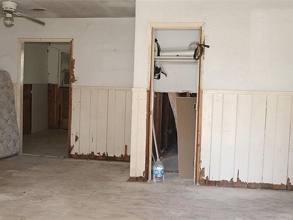 3rd image of 8437 Carolwood Dr