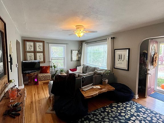 5th image of 447 E Prospect St