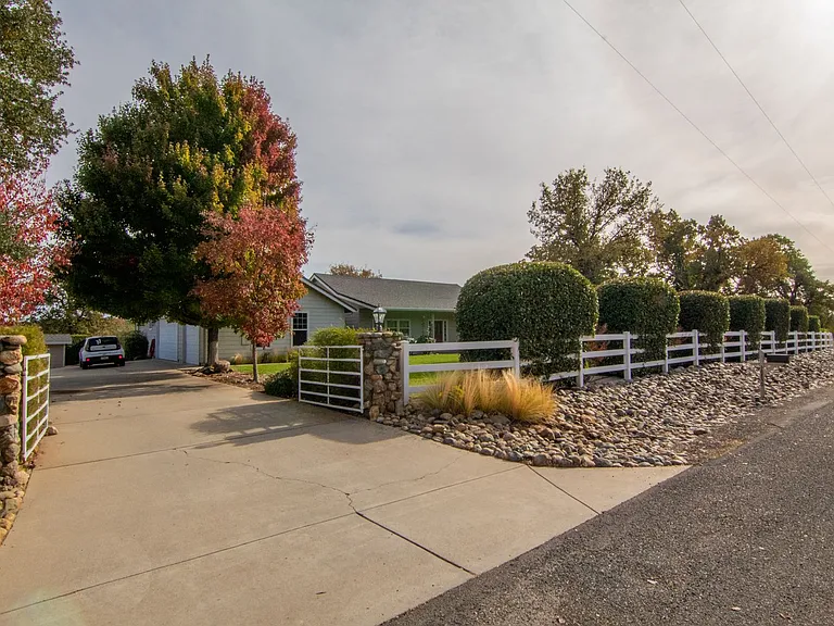 18830 Blythe Way — Photo 2