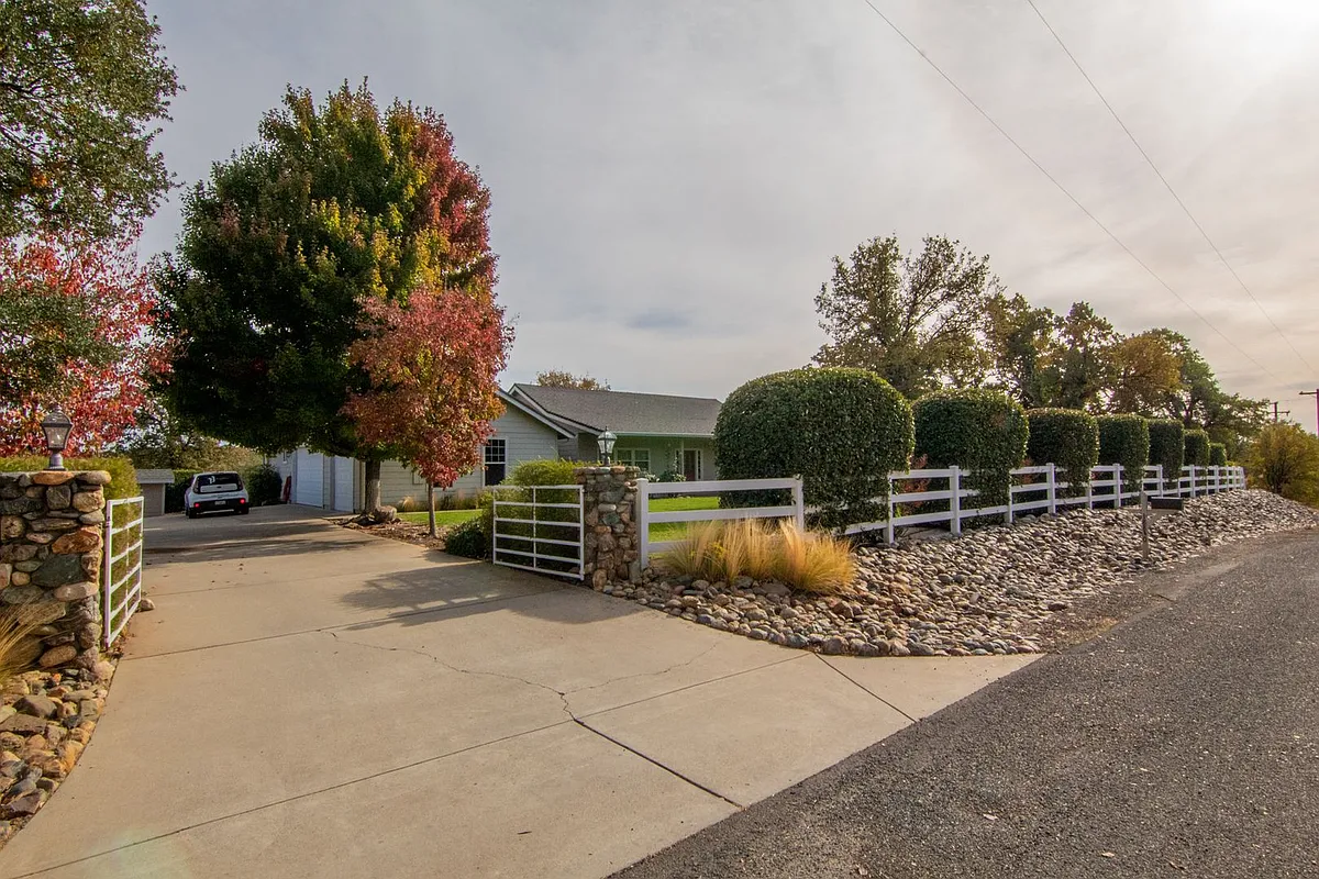 Building Photo - 18830 Blythe Way