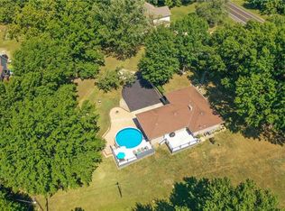 7416 NW Prairie View Rd, Platte Woods, MO 64151