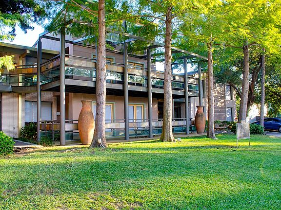 5908 Gaston - PLAZA