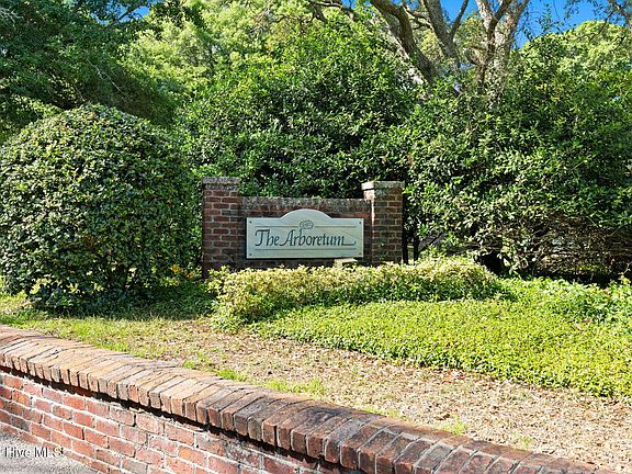 3rd image of 504 Periwinkle Way