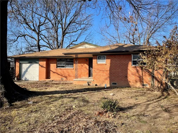 1714 Horseshoe Dr, Springdale, AR 72762