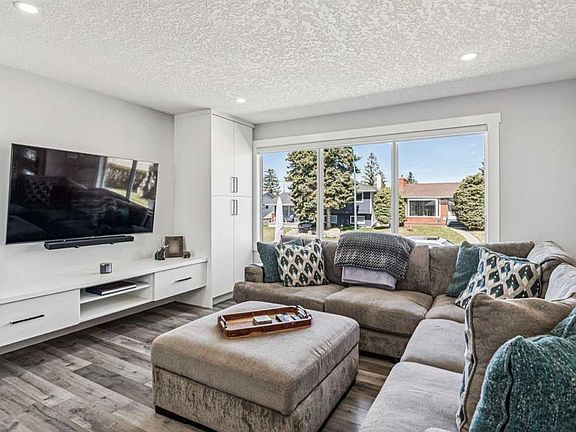 3rd image of 2219 NW Munro Dr NE