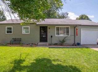 121 Debruler Dr, Lincoln, IL 62656