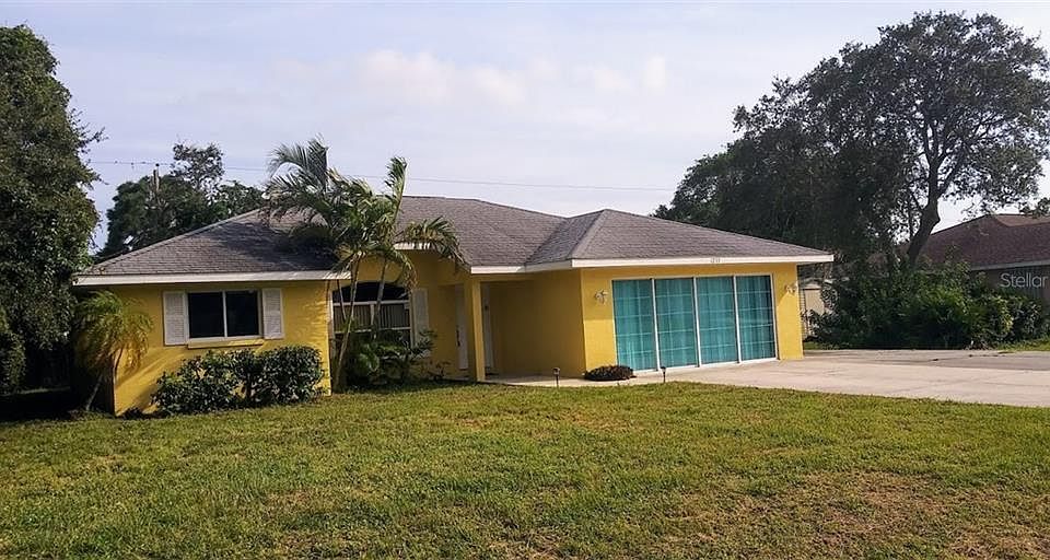 1st image of 1215 Palmetto Dr