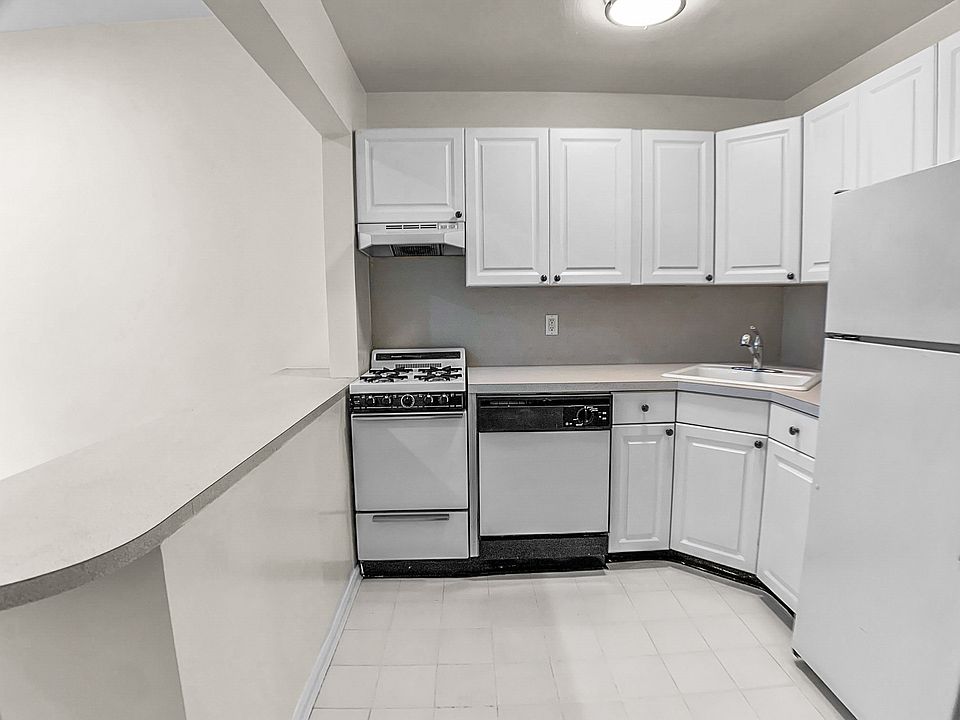 1st image of 330 E 77th St APT 3D