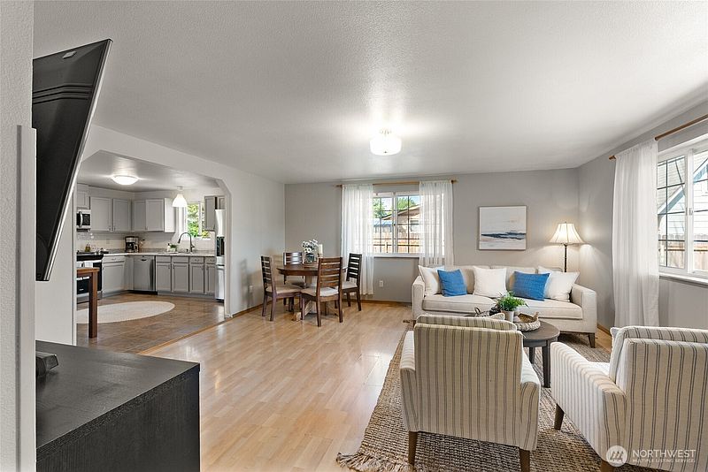5th image of 2375 Nicholas Drive