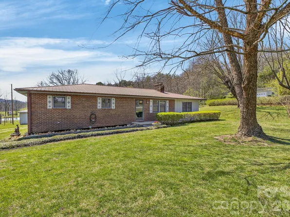 13 Forge Dr, Mills River, NC 28759