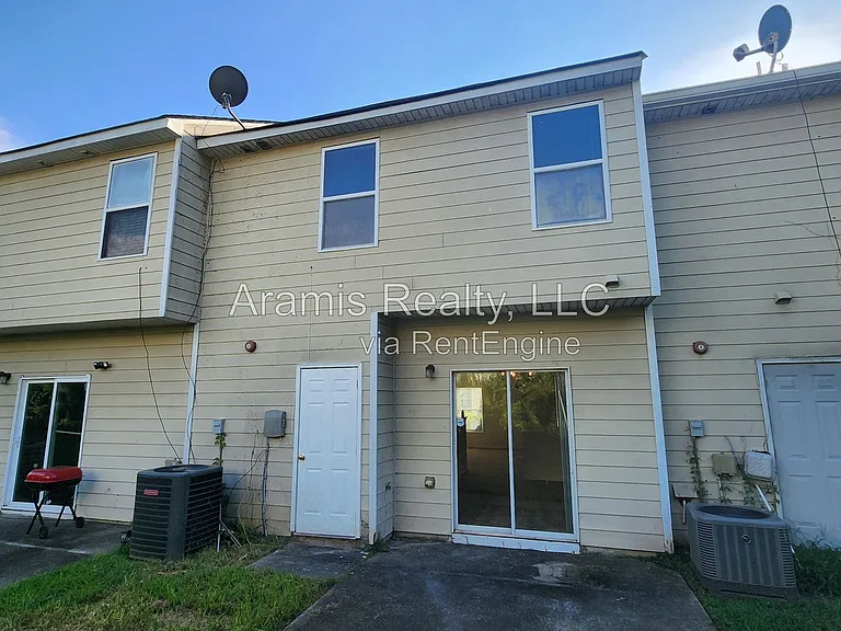 2847 Laurel Ridge Cir — Photo 16