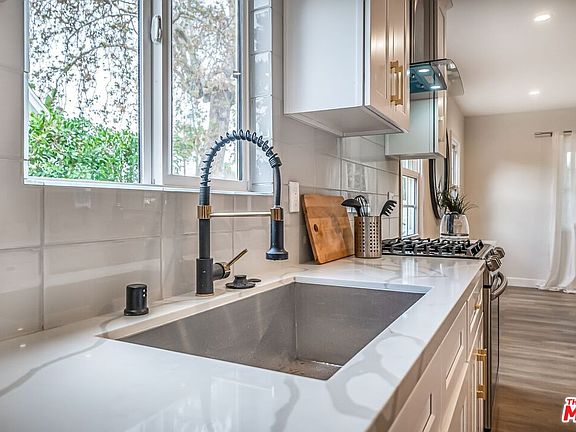 3rd image of 5619 Bellingham Ave