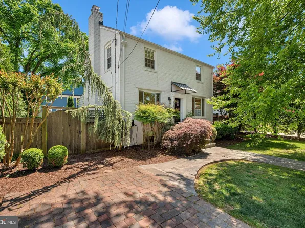 5804 Wyngate Dr, Bethesda, MD 20817