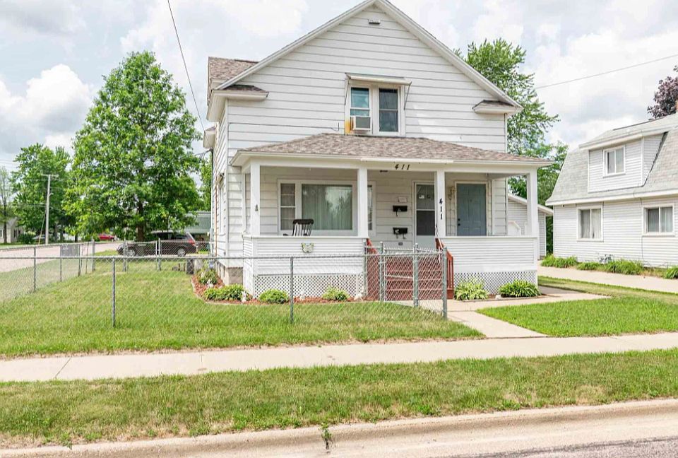 This property at 411 13th St N in Rapids offers a 1 bedroom unit.