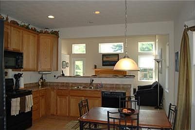 3rd image of 3609 Legend Oaks Dr