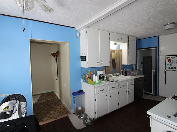 4th image of 2202 W 9th St