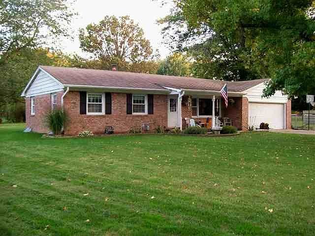 2nd image of 200 S Lee Ct
