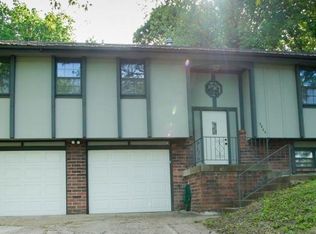 5805 NW Aspen Ln, Kansas City, MO 64152