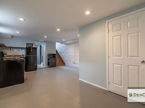 5th image of 124 S Clarkson St #2