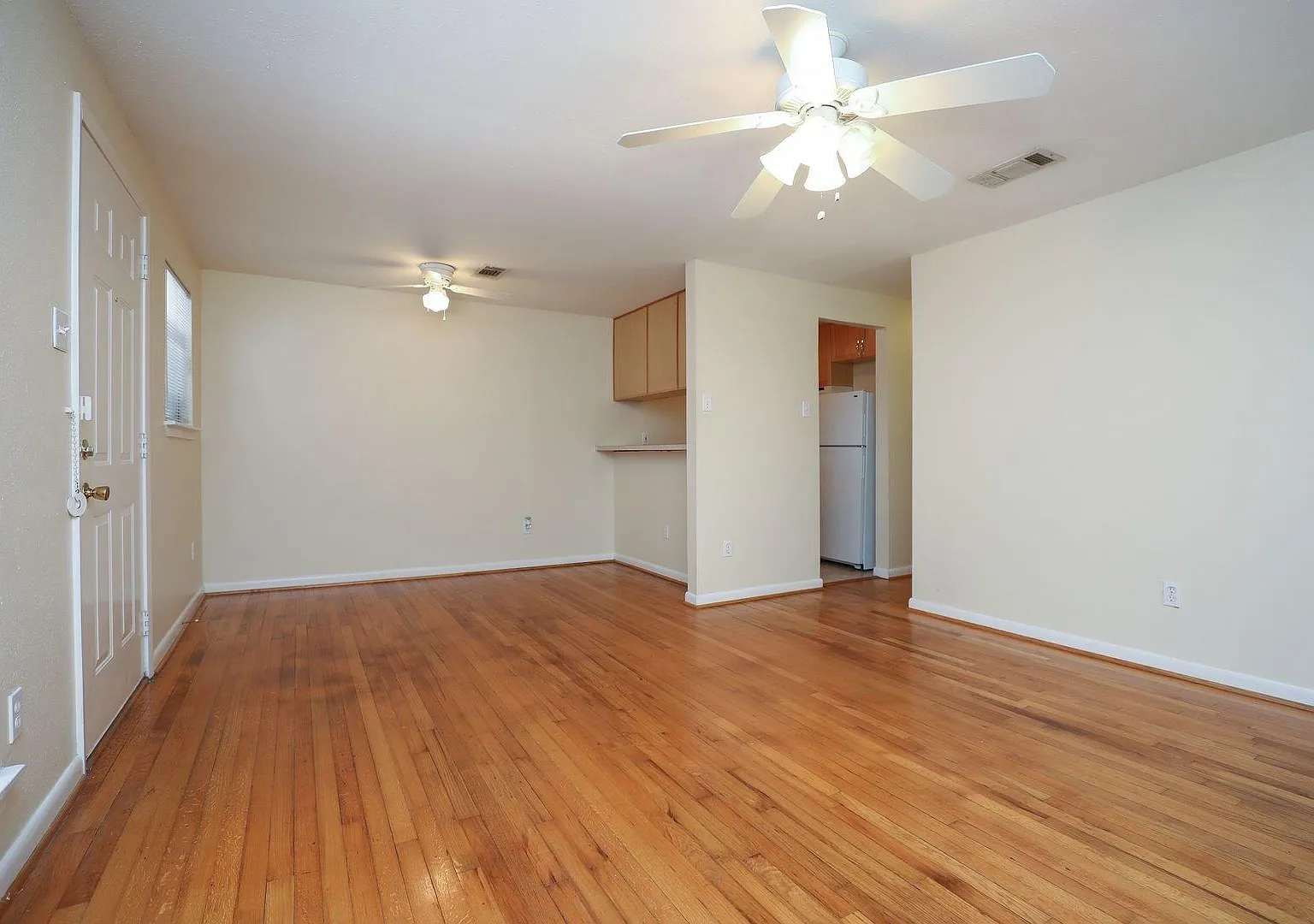 1 bed, 1.0 bath, 730 sqft, $1,220 — Photo 1