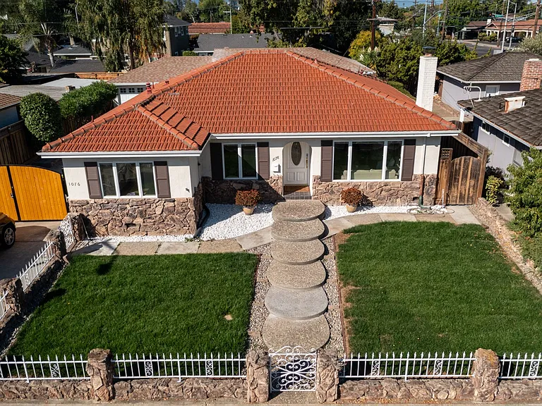 1078 Fairfield Ave — Photo 26