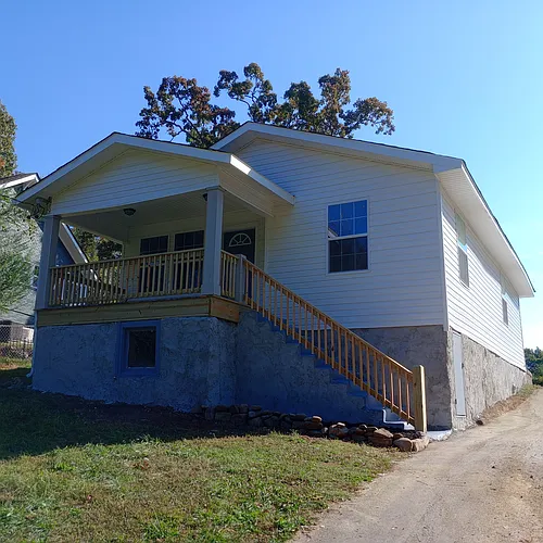 305 Hedgewood Dr Photo 1
