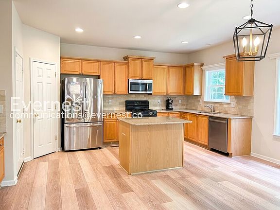 3rd image of 5995 Chinook Ct