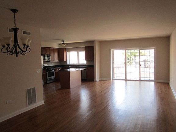 3rd image of 6493 N Northwest Hwy APT 307