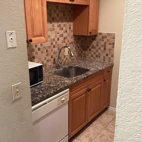 14321 Hanging Moss Cir #101 — Photo 10