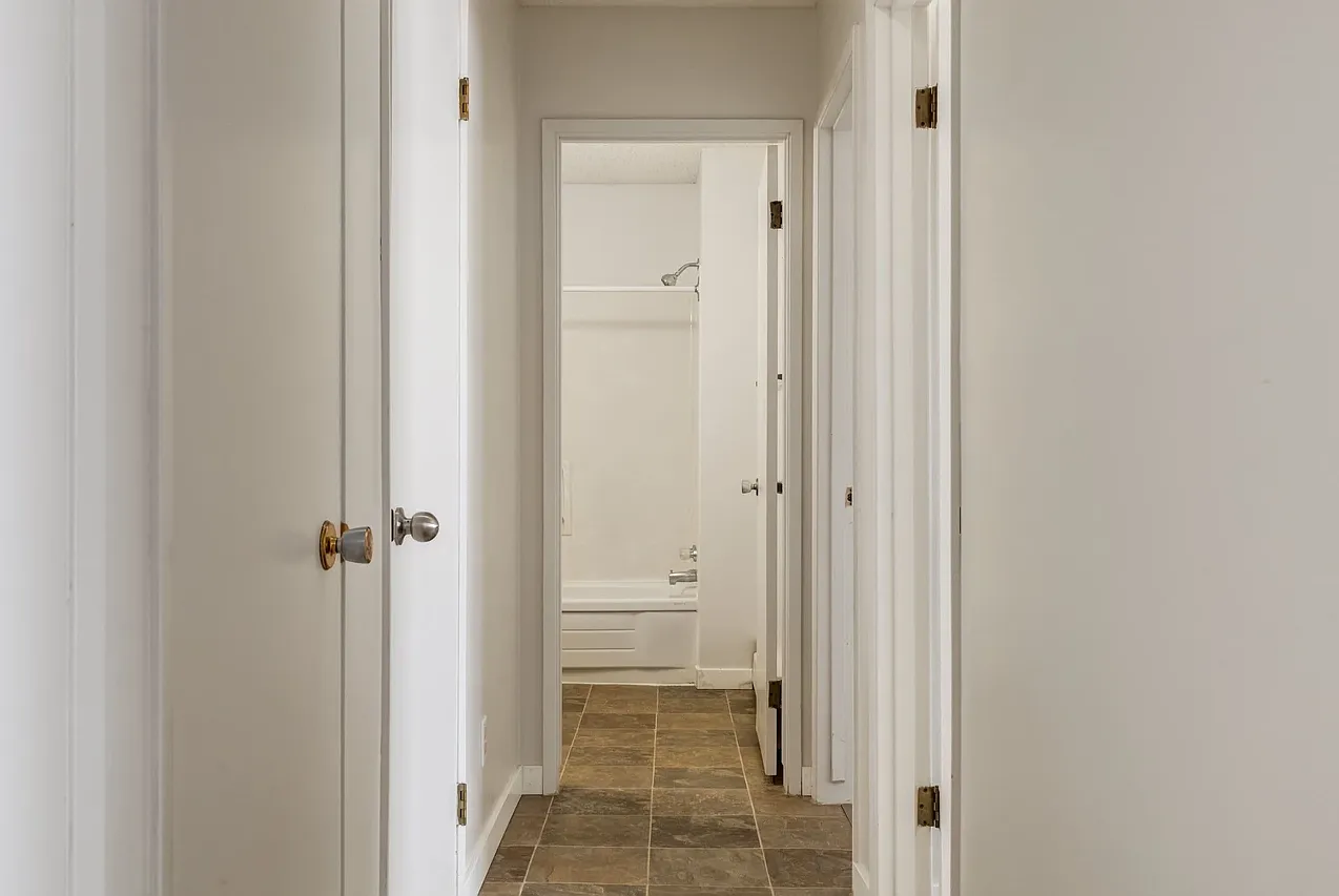 Gleneagles Apartments — Photo 1