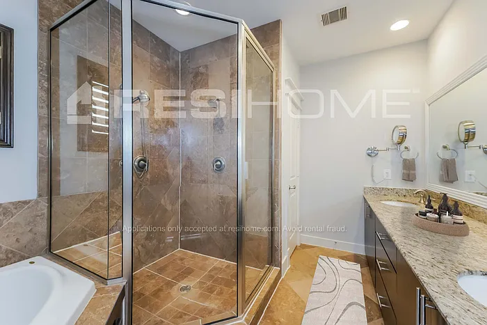 2210 Radcliffe St — Photo 9