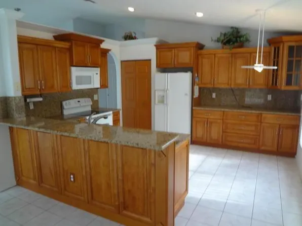 3621 Newport Ave, Boynton Beach, FL 33436