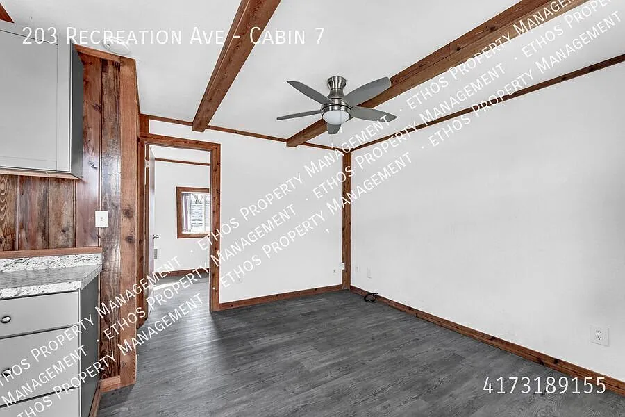 Availible Now 2 Bed 1 Bath Near The Lake — Photo 4