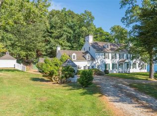 30 Smith Ln, Saint James, NY 11780