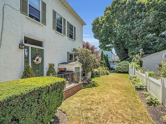 5th image of 37 Aborn St