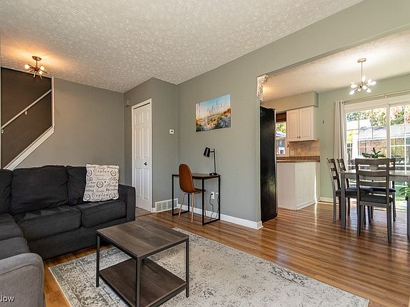 5th image of 951 Shadowrow Ave