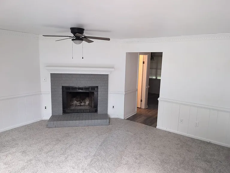1954 Candlelight Dr — Photo 2