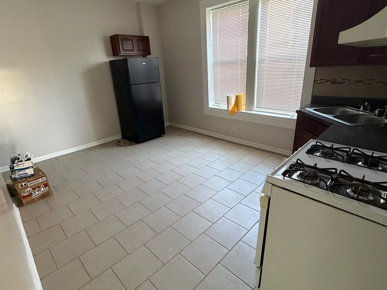2 bed, 1100 sqft, $1,550 — Photo 2