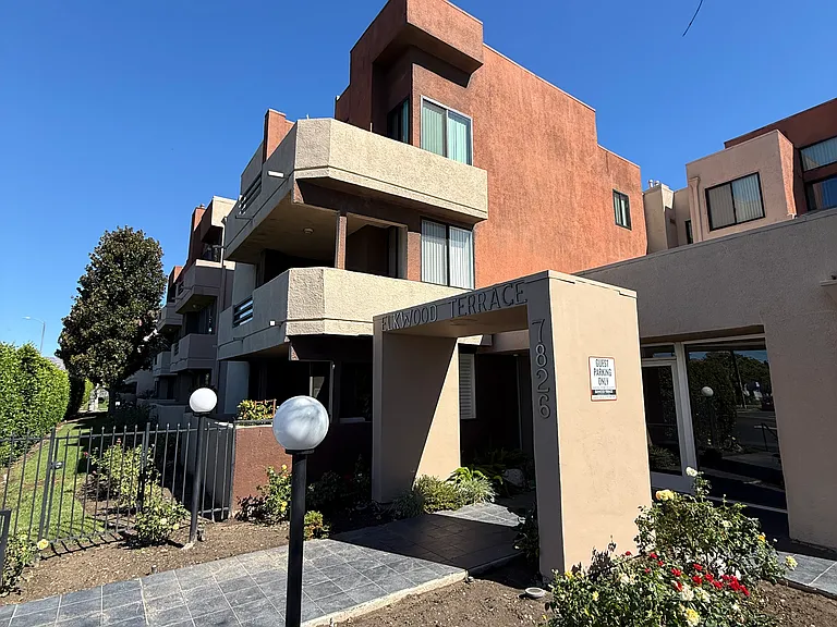 7826 Topanga Canyon Blvd #226 — Photo 2